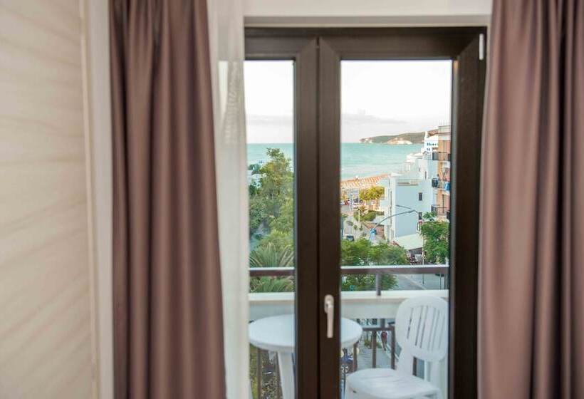 חדר סופריור לשלושה עם נוף לים, La Caravella