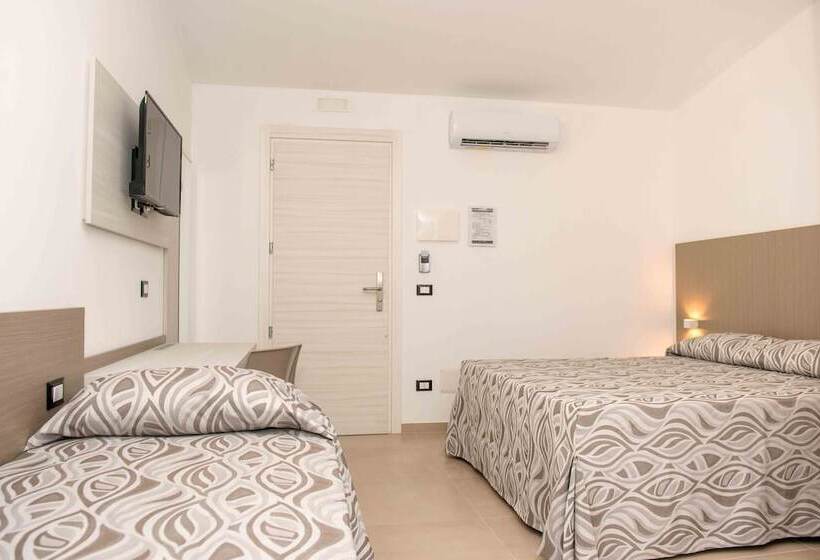 חדר סופריור לשלושה עם נוף לים, La Caravella