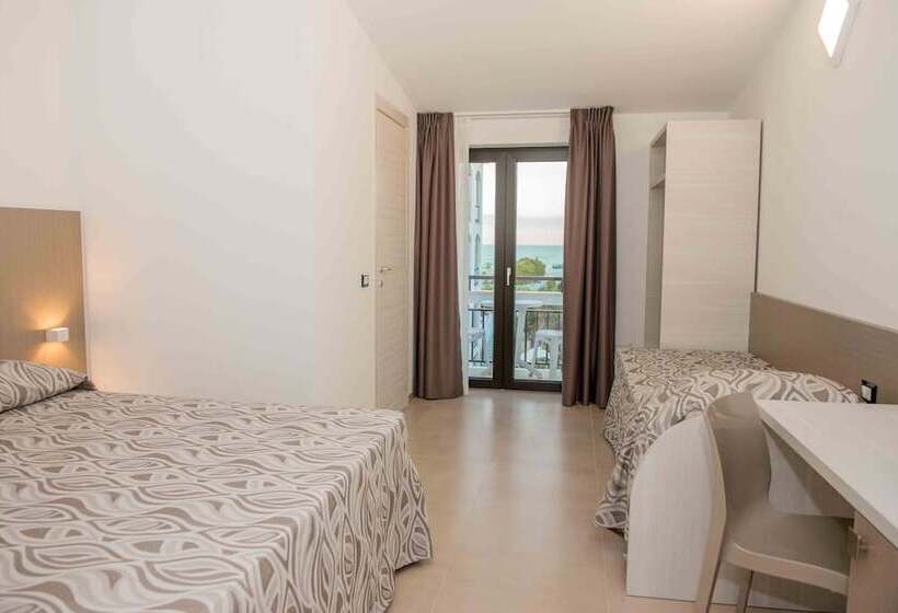 חדר סופריור לשלושה עם נוף לים, La Caravella