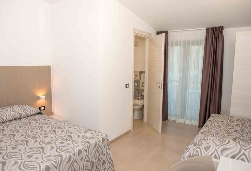 חדר סופריור לשלושה עם נוף לים, La Caravella