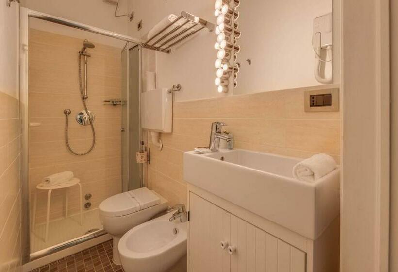 חדר אקונומי, Massimo