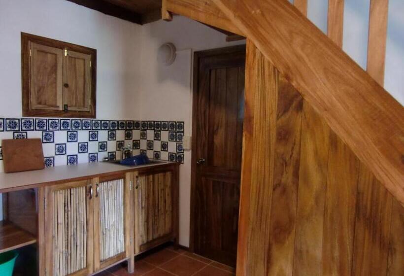 بانگلوی استاندارد, Villa Escondida