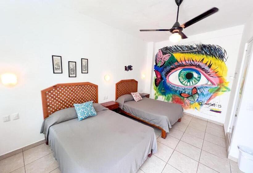 Superior Kamer met Uitzicht op het Zwembad, Ith Sayulita Amazing Surf Hostel