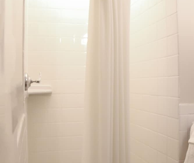 غرفة إقتصادية, The Fountain Inn