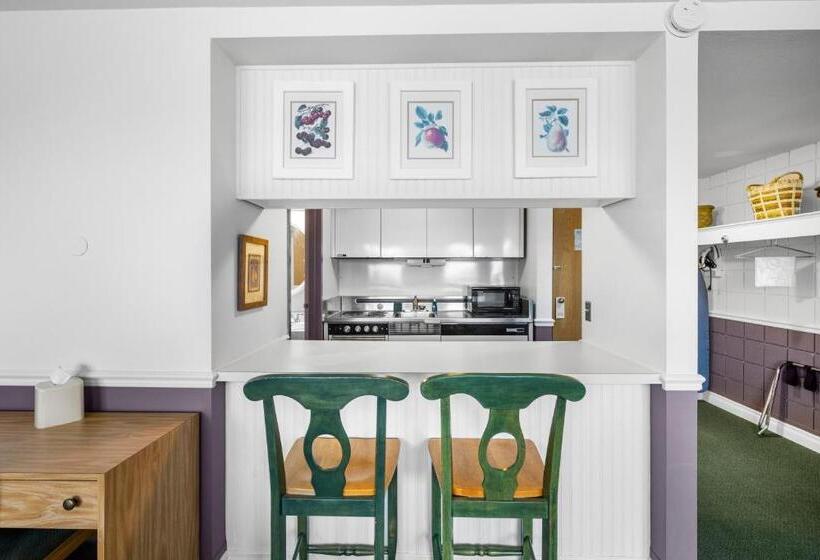 جناح, The Fountain Inn