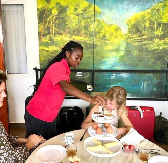 اتاق راحتی سه تخته, Villa Famiri Boutique