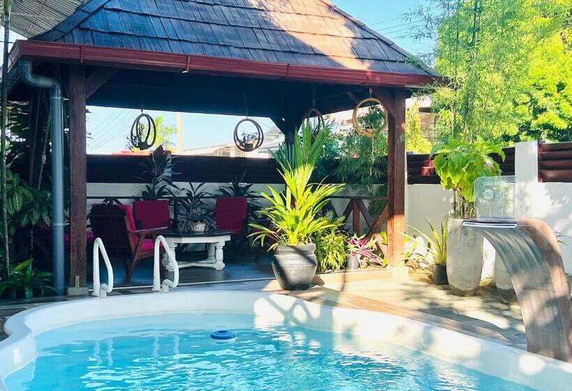 اتاق استاندارد با چشم‌انداز باغ, Villa Famiri Boutique
