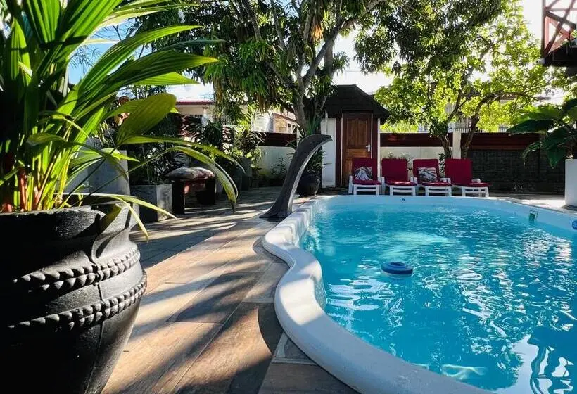 اتاق استاندارد با چشم‌انداز باغ, Villa Famiri Boutique