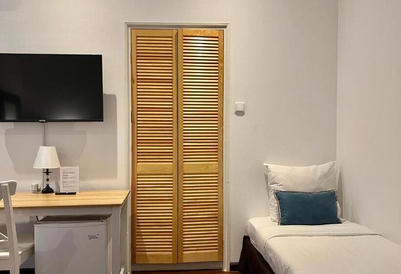 اتاق راحتی سه تخته, Villa Famiri Boutique