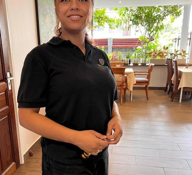 اتاق راحتی سه تخته, Villa Famiri Boutique