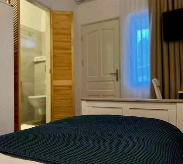 اتاق استاندارد یک تخته با بالکن, Villa Famiri Boutique