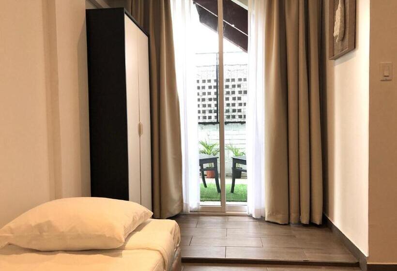 اتاق لوکس سه تخته, Villa Famiri Boutique