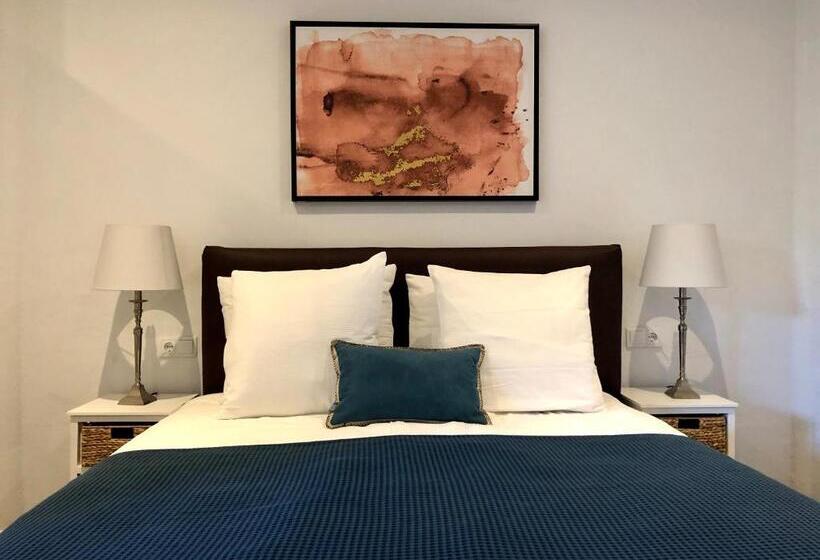 اتاق لوکس سه تخته, Villa Famiri Boutique