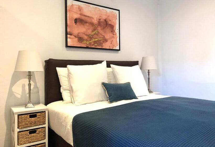 اتاق لوکس سه تخته, Villa Famiri Boutique