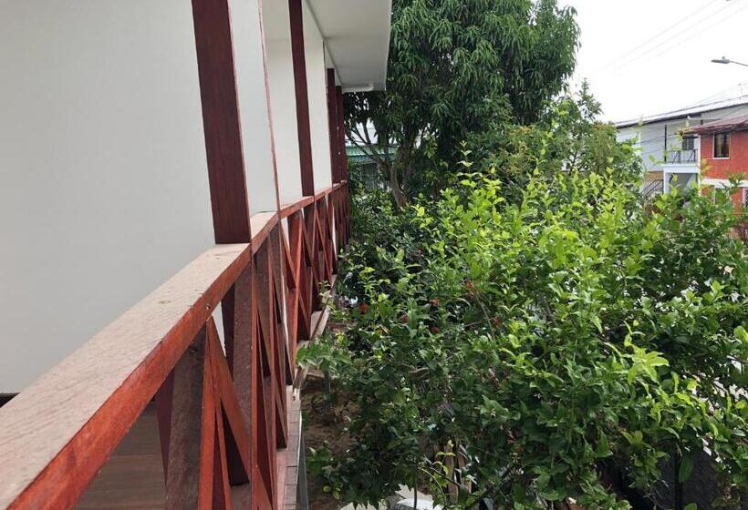 اتاق استاندارد با بالکن, Villa Famiri Boutique