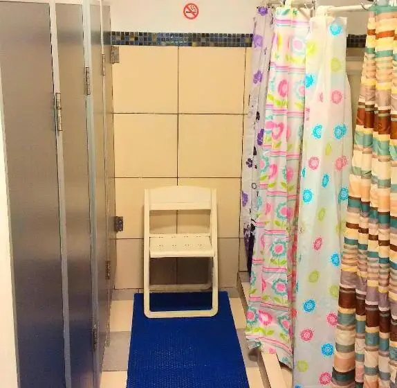 ルームシェアのワンベッド, Del Barcito Hostel And Suites