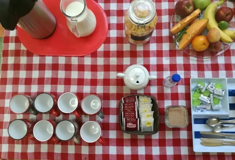 ルームシェアのワンベッド, Del Barcito Hostel And Suites