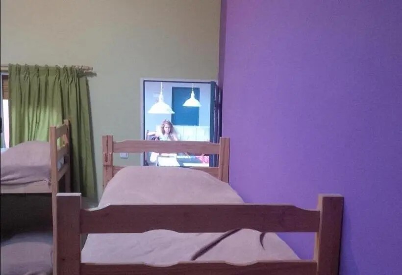 ルームシェアのワンベッド, Del Barcito Hostel And Suites