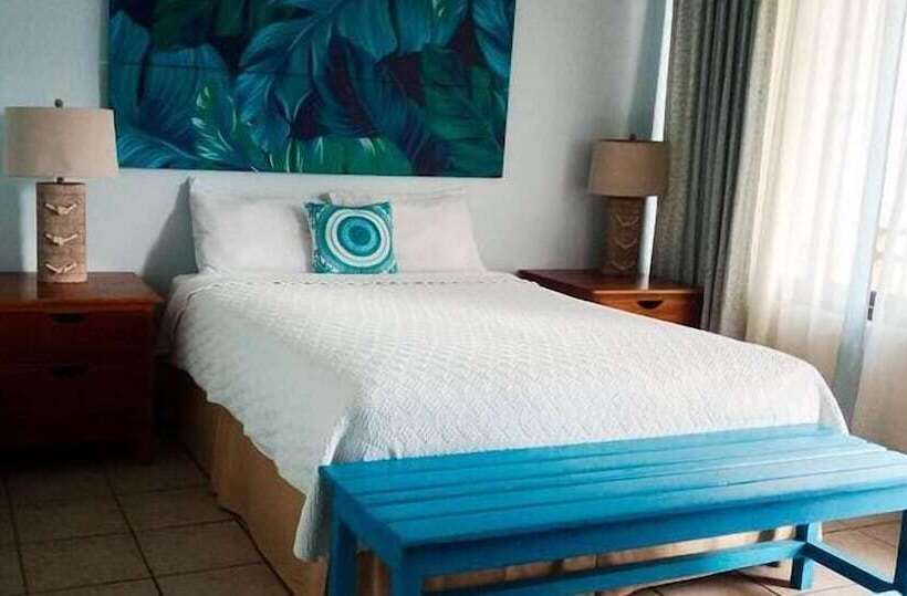Standard Single Room Single Bed, Cesar Mariscos