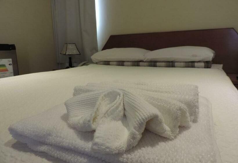 اتاق سوپریور, Domingo Savio