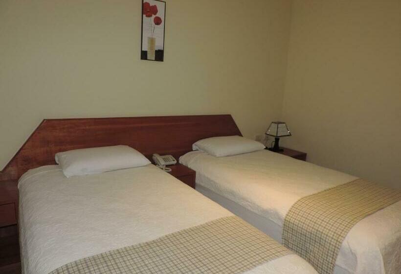 اتاق سوپریور, Domingo Savio