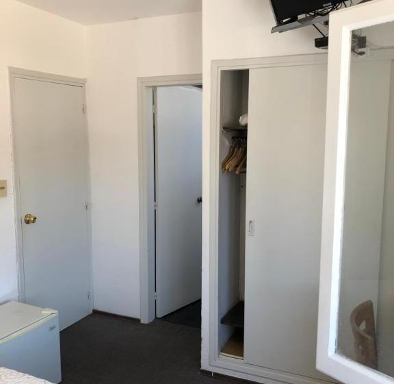 חדר סטנדרט, Gaudí