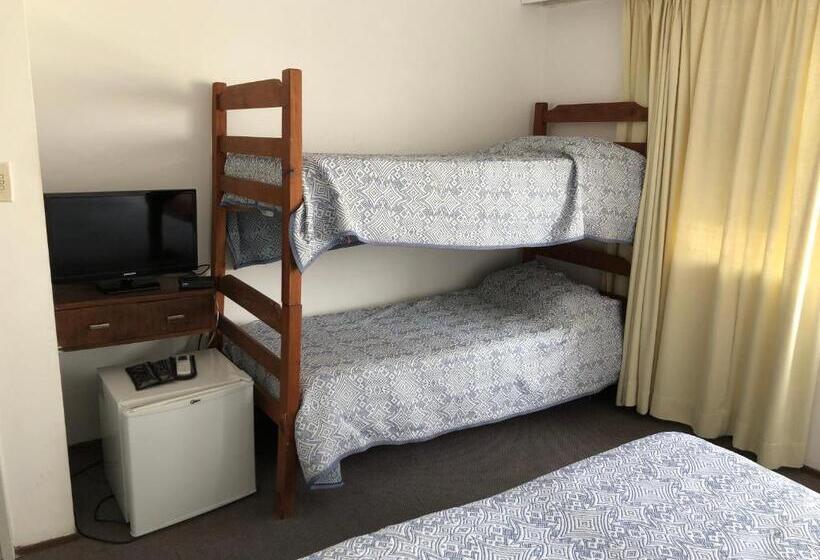 חדר סטנדרט לארבעה, Gaudí