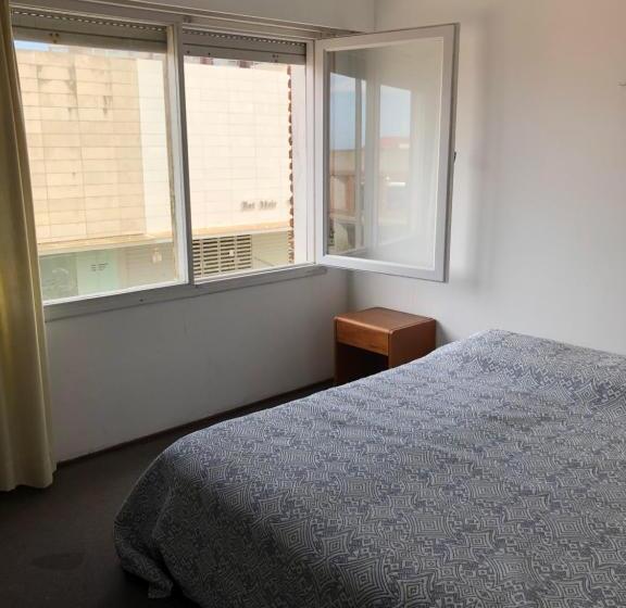 חדר סטנדרט לארבעה, Gaudí