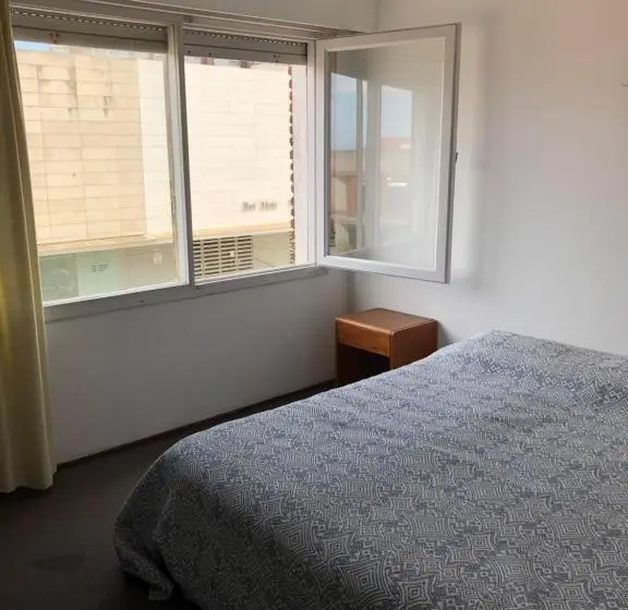 スタンダード4人部屋, Gaudí