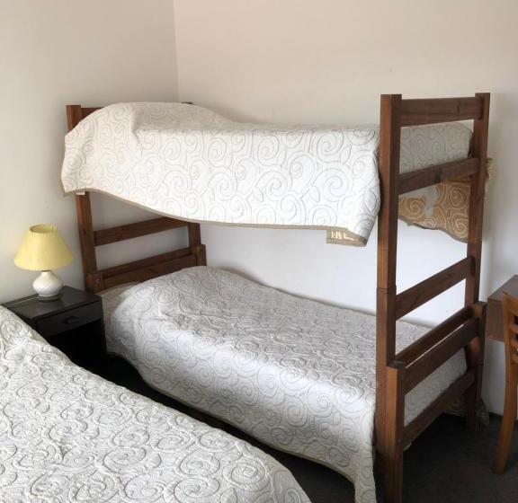 חדר סטנדרט לארבעה, Gaudí