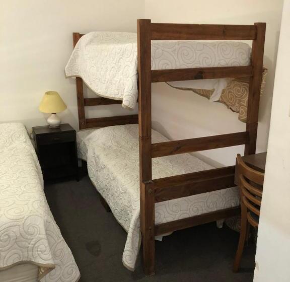 חדר סטנדרט לארבעה, Gaudí