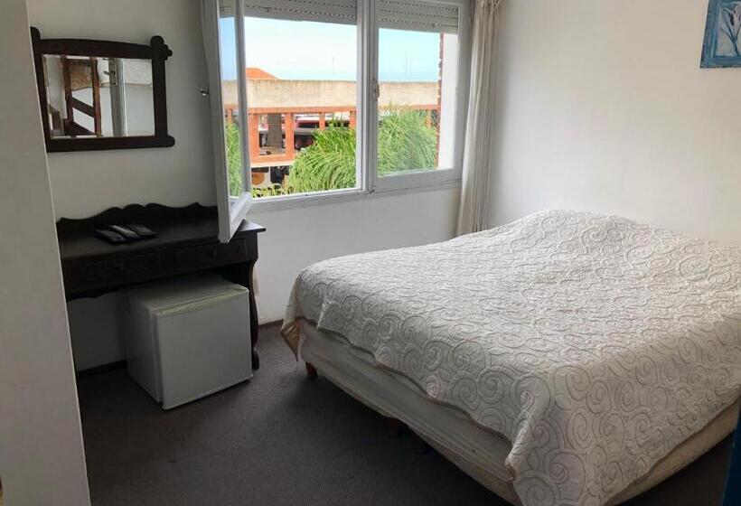 חדר סטנדרט לארבעה, Gaudí