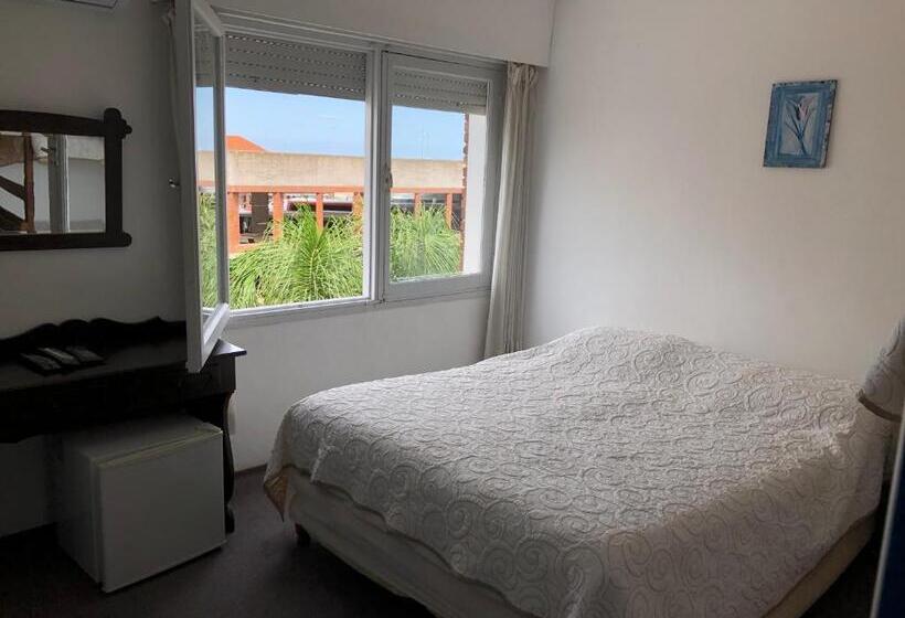 חדר סטנדרט לארבעה, Gaudí