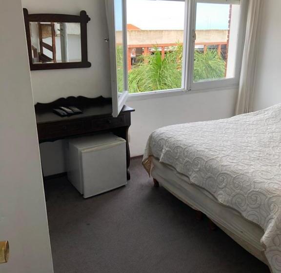 חדר סטנדרט לארבעה, Gaudí