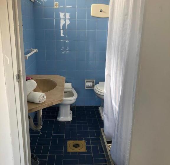 חדר סטנדרט לארבעה, Gaudí