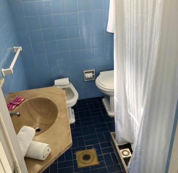 חדר סטנדרט לארבעה, Gaudí