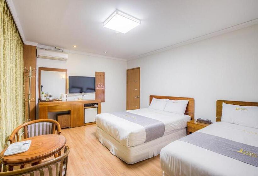 Quarto Deluxe, Geoje Jangseungpo Lighthouse