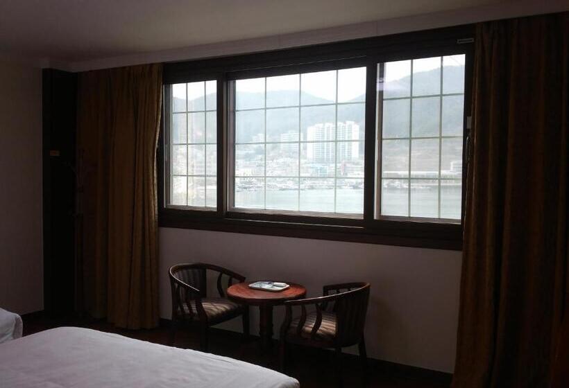 Quarto Deluxe, Geoje Jangseungpo Lighthouse