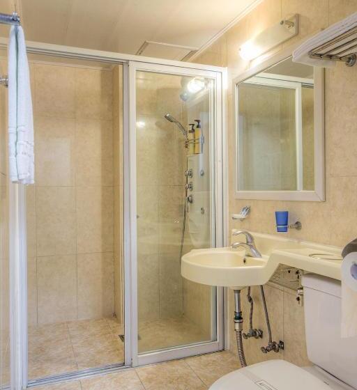 Quarto Estandar Vista Mar, Geoje Jangseungpo Lighthouse