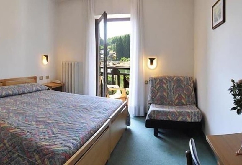 스탠다드 트리플 룸, Italia