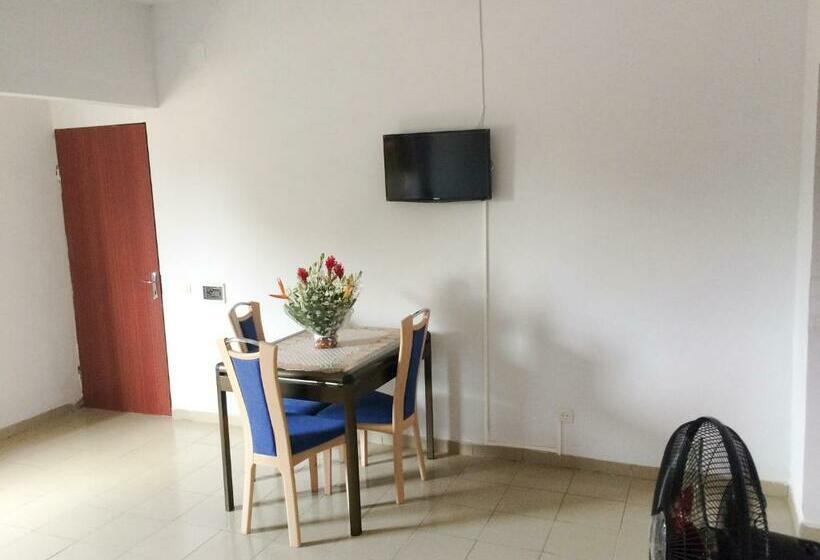 غرفة قياسية فردية, Marie Antoinette Kara