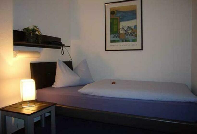 غرفة قياسية فردية, Marie Antoinette Kara