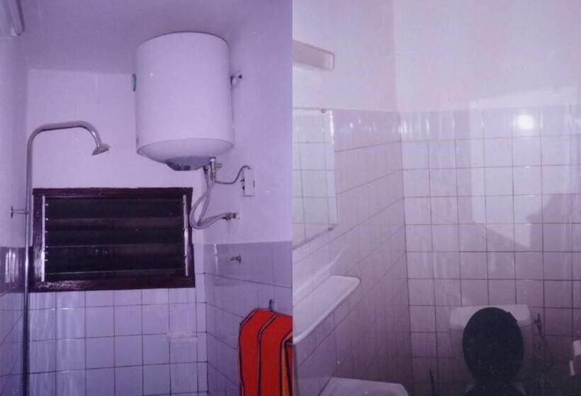 غرفة قياسية فردية, Marie Antoinette Kara