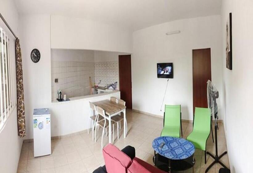 شقة غرفة واحدة, Marie Antoinette Kara