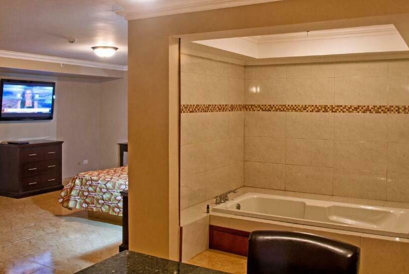 جناح سرير كينج, Milan Panama