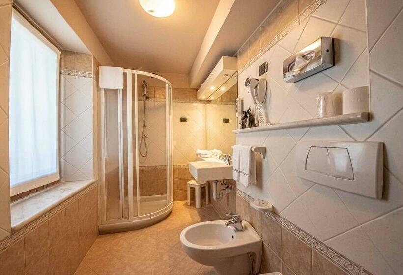 اتاق استاندارد, Spol   Adults Only