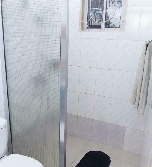 Standardrum, Triniti Airport