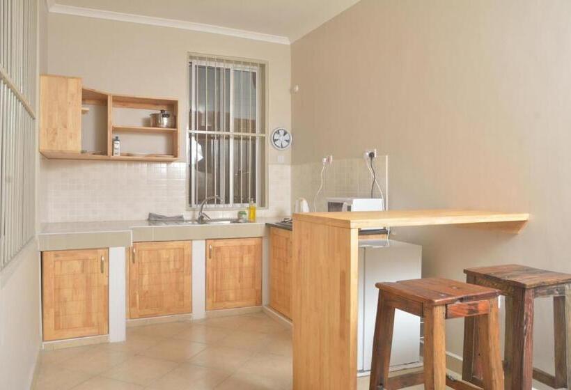 Deluxe Studio, Triniti Airport