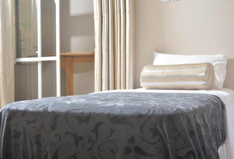 Deluxe Studio, Triniti Airport