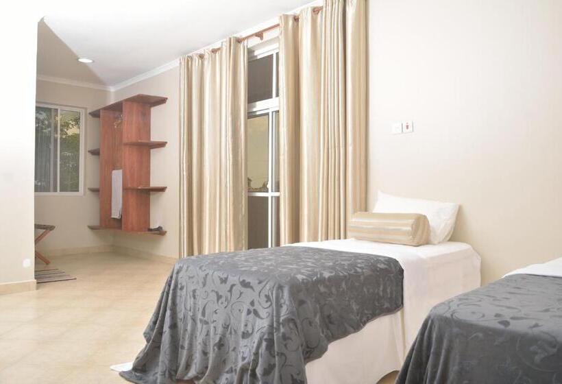 Deluxe Studio, Triniti Airport